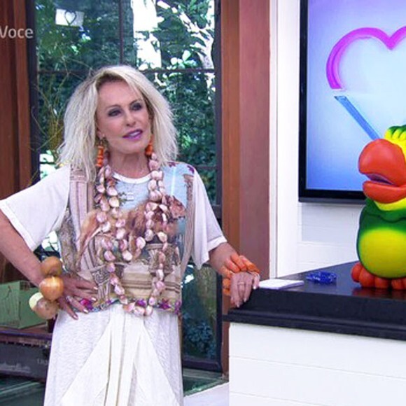 Ana Maria Braga apresentou o 'Mais Você' com colar de alho e pulseira de cebola no passado
