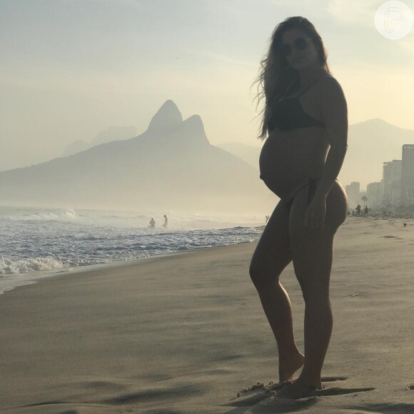 Andressa Suita confessou que estava com saudades da gravidez, em seu Instagram, na última quinta-feira, 27 de julho de 2017