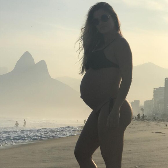 Andressa Suita confessou que estava com saudades da gravidez, em seu Instagram, na última quinta-feira, 27 de julho de 2017