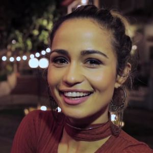 Sandra Helena (Nanda Costa) herda metade da fortuna de dona Marieta (Camila Amado), uma hóspede do hotel, na novela 'Pega Pega', a partir de 7 de agosto de 2017