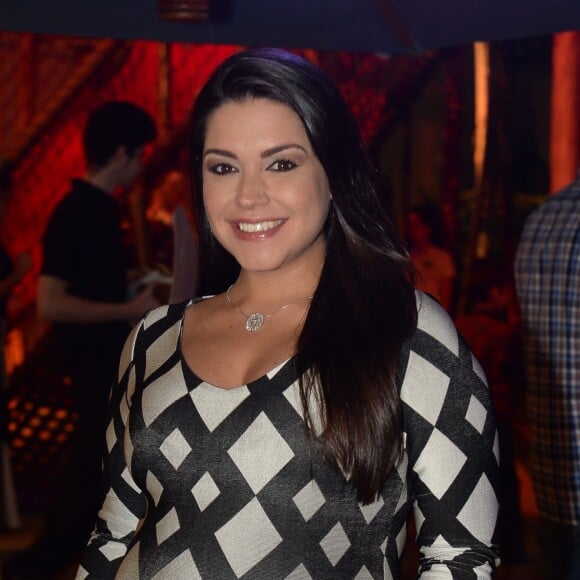 Thais Fersoza satisfaz desejo de quanto estava grávida de Teodoro, em 29 de julho de 2017