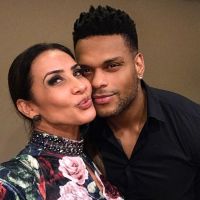 Scheila Carvalho posta foto beijando Tony Salles após recuperação: 'Amor'