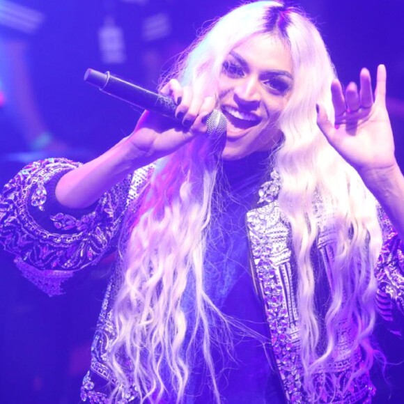 Pabllo Vittar também esteve no show ao lado de Anitta