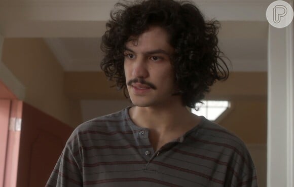 Gustavo (Gabriel Leone) esconderá de Renato (Renato Góes) que o filho que Rimena (Maria Casadevall) está esperando é seu, na série 'Os Dias Eram Assim'
