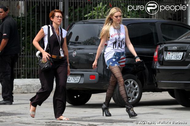 http://static1.purepeople.com.br/articles/7/18/76/7/@/170824-isabelle-drummond-se-produz-para-novo-620x0-1.jpg