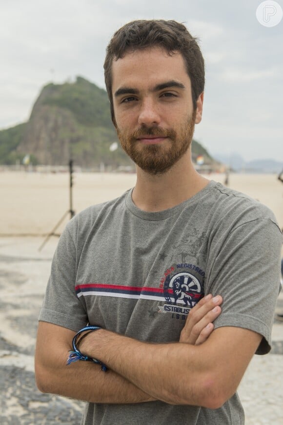 Wanderley (Bernardo Marinho) consegue um emprego temporário no Carioca Palace, na novela 'Pega Pega'