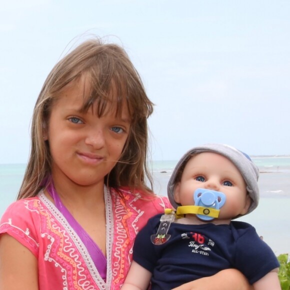 Rafaella Justus aumentou sua coleção de bonecas com brinquedo produzido por Rosana Ritacco