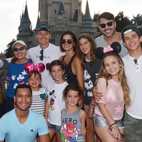 Rafaella Justus fez passeio na Disney com a mae, Ticiane Pinheiro, Larissa Manoela, Thomaz Costa e a família de Rodrigo Faro