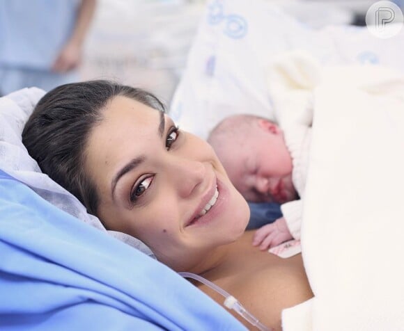 Thais Fersoza deu à luz Teodoro, segundo filho com Michel Teló, no dia 25 de junho de 2017
 
