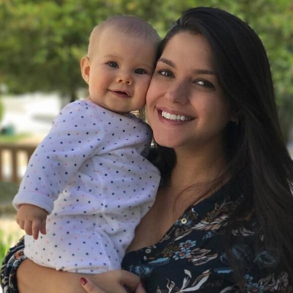 Thais Fersoza explicou em seu canal no YouTube por que evita dar suco para filha, Melinda, de 1 ano
