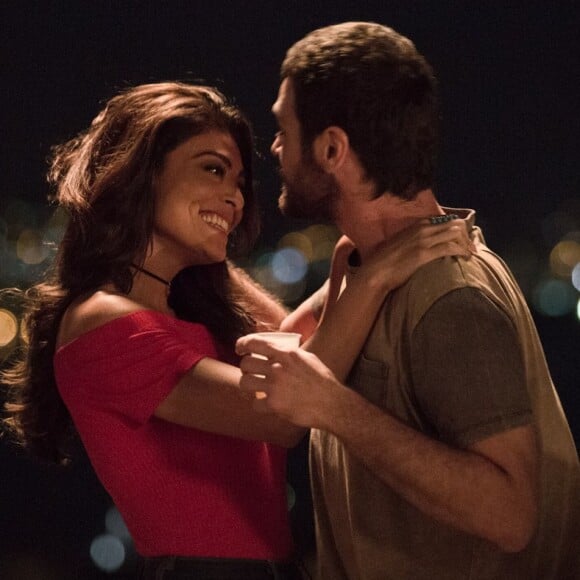 Chega o aniversário de Bibi (Juliana Paes) e Rubinho (Emílio Dantas) prepara surpresas para ela, na novela 'A Força do Querer'