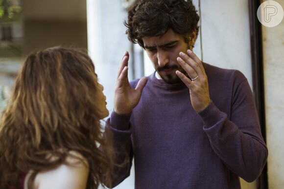 Rimena (Maria Casadevall) conta para Renato (Renato Goés) que está grávida de outro homem em 'Os Dias Eram Assim'