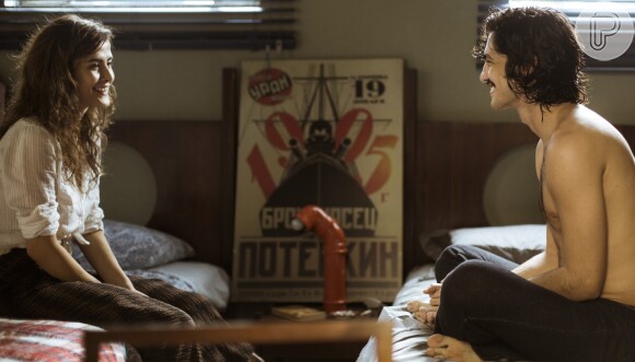 Gustavo (Gabriel Leone) vai assumir seu amor por Rimena (Maria Casadevall) em 'Os Dias Eram Assim'