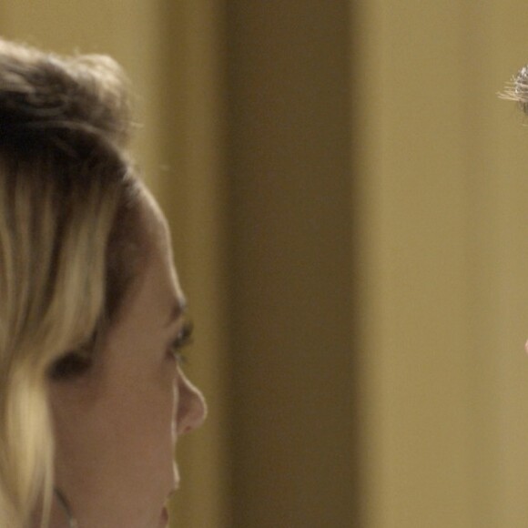 Jeiza (Paolla Oliveira) termina com Zeca (Marco Pigossi) e passa três semanas viajando, na novela 'A Força do Querer"