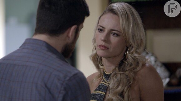 Zeca (Marco Pigossi) se atrapalha na hora de se explicar para Jeiza (Paolla Oliveira) e acaba falando do beijo em Ritinha (Isis Valverde), na novela 'A Força do Querer"