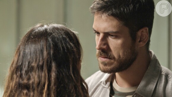 Zeca (Marco Pigossi) pede que Ritinha (Isis Valverde) vá falar com Jeiza (Paolla Oliveira) para esclarecer o que houve e ela ameaça contar sobre o beijo, na novela 'A Força do Querer'