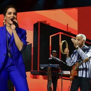 Anitta e Gilberto Gil cantaram em show durante lançamento de carro da Renault, em São Paulo