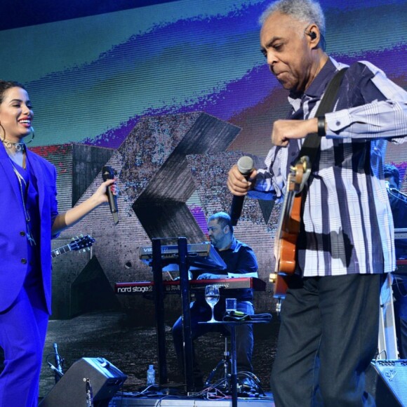 Anitta e Gilberto Gil cantaram em show durante lançamento de carro da Renault, em São Paulo, na noite desta quarta-feira, 2 de agosto de 2017