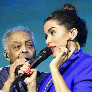 Anitta e Gilberto Gil mostraram sintonia em show durante lançamento de carro da Renault, em São Paulo, nesta quarta-feira, 2 de agosto de 2017