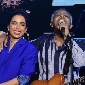 Anitta e Gilberto Gil mostraram sintonia ao dividirem o palco durante lançamento de carro da Renault, em São Paulo, nesta quarta-feira, 2 de agosto de 2017