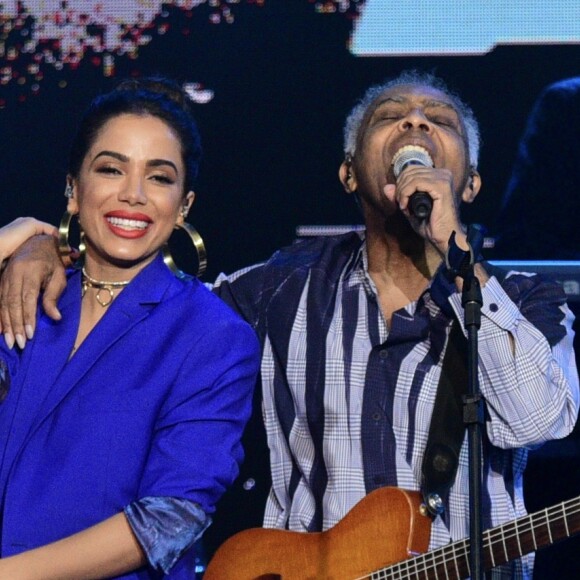 Anitta e Gilberto Gil mostraram sintonia ao dividirem o palco durante lançamento de carro da Renault, em São Paulo, nesta quarta-feira, 2 de agosto de 2017