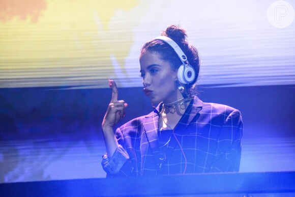 Anitta foi DJ por uma noite durante lançamento de carro da Renault