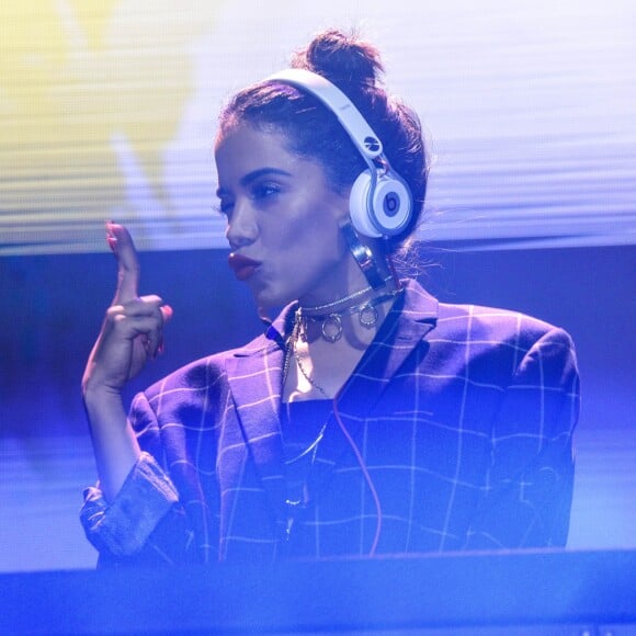 Anitta foi DJ por uma noite durante lançamento de carro da Renault