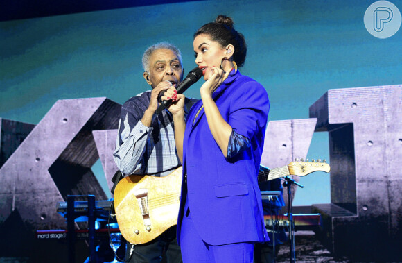 Anitta fez dueto com Gilberto Gil durante lançamento do carro Renault Kwid, no Allianz Arena, em São Paulo, na noite desta quarta-feira, 02 de agosto de 2017