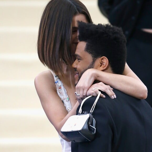 Selena Gomez assumiu o namoro com The Weeknd em abril