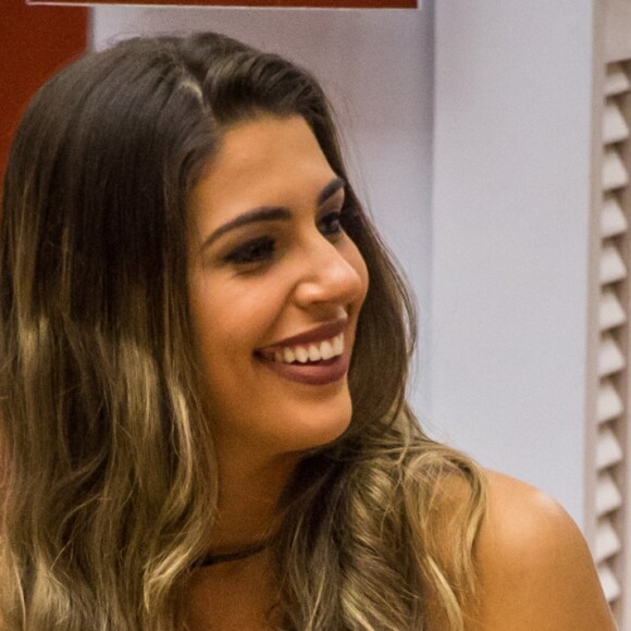 Vivian Amorim faturando mais que Emilly Araújo, campeã do 'BBB17, com presença VIP