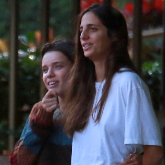 Logo tornou seu namoro com Priscila Visman público, Bruna Linzmeyer se deparou com ataques homofóbicos nas redes sociais