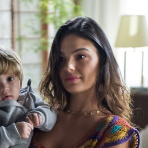 Ritinha (Isis Valverde) é mãe de Ruyzinho, que é filho de Zeca (Marco Pigossi) em 'A Força do Querer'
