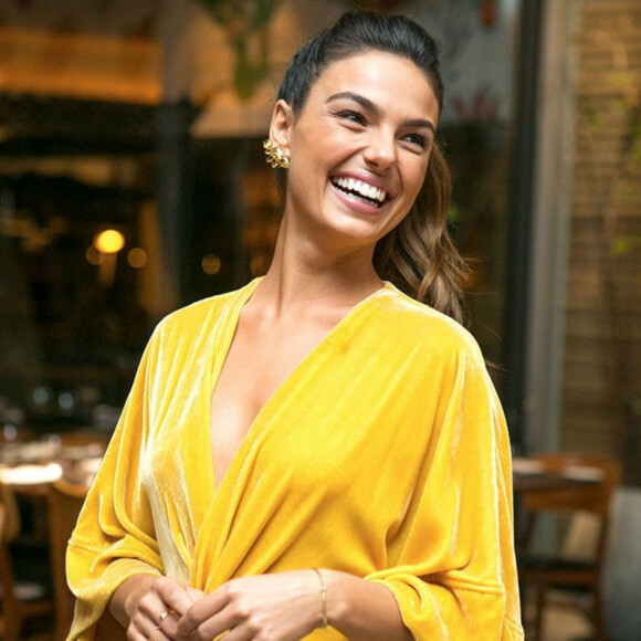 Isis Valverde, criticada por cena de surra na novela 'A Força do Querer', rebateu: 'Isso não é feminismo, acolher uma pessoa que faz uma psicopata'