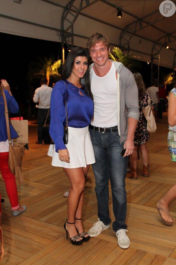 Thor Batista vai ao Fashion Rio com a namorada, Paola Leça (10 de abril de 2014)