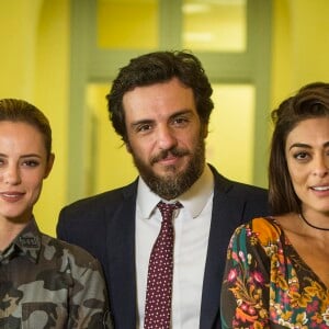 Separado, Caio (Rodrigo Lombardi) se aproxima de Jeiza (Paolla Oliveira) e tem recaída com Bibi (Juliana Paes), na novela 'A Força do Querer'