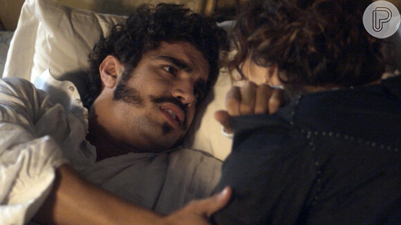 Na novela 'Novo Mundo', Pedro (Caio Castro) pede que Leopoldina (Letícia Colin) o perdoe por tê-la traído com Domitila (Agatha Moreira)