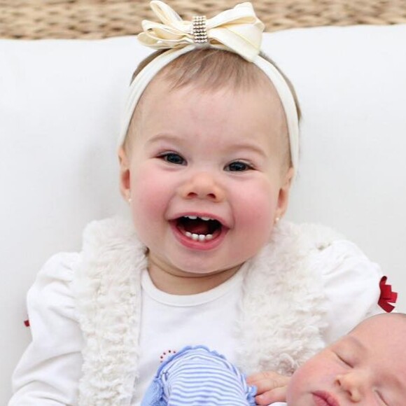 Na última semana Thais Fersoza postou uma foto fofa para comemorar o primeiro ano de Melinda e a primeira semana de Teodoro