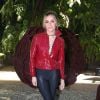 Giovanna Ewbank esbanjou estilo com uma jaqueta vermelha