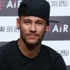 Neymar se mostrou deslumbrado com a homenagem que recebeu do PSG em Paris