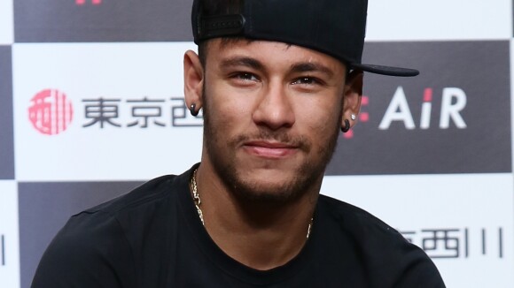Neymar festeja Torre Eiffel iluminada com seu nome: 'Nem nos melhores sonhos'