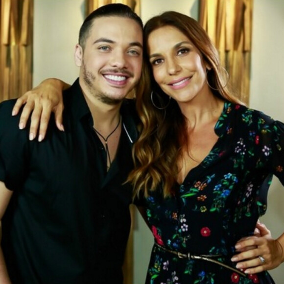 Ivete Sangalo lançou oficialmente neste domingo, 6 de agosto de 2017, o clipe da música 'À Vontade', com participação de Wesley Safadão