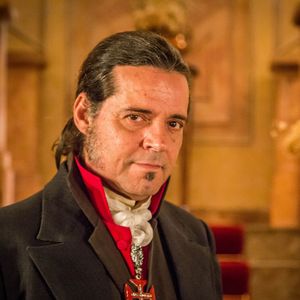 Bonifácio (Felipe Camargo) se anima com a possibilidade de prender Thomas (Gabriel Braga Nunes), na novela 'Novo Mundo'