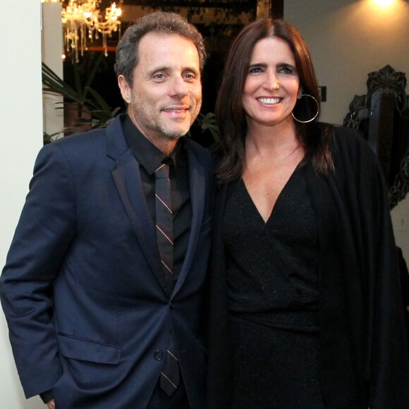 Com Tony Bellotto, Malu Mader esteve no Prêmio Referência Nacional e Qualidade Empresarial para receber o Troféu Nelson Rodrigues pela peça 'Vestido de Noiva', de 1992