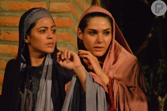Carol Castro e Fernanda Machado participaram do último ensaio de 'Paixão de Cristo de Nova Jerusalém' nesta sexta-feira (11 de abril de 2014)