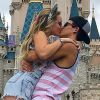 Larissa Manoela e Thomaz Costa estavam juntos, oficialmente, desde abril. Segundo o Purepeople apurou a relação já estava estremecida desde a viagem pela Disney, feita no mês passado