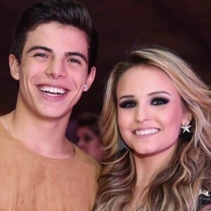 Larissa Manoela ganhou do então namorado, Thomaz Costa, aliança de R$ 1.200 com a data de retorno do namoro gravada no interior: 13 de abril de 2017