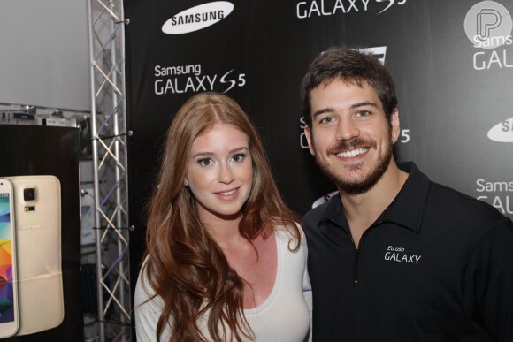 Marina Ruy Barbosa e Marco Pigossi participam de lançamento de celular, em 12 de abril de 2014