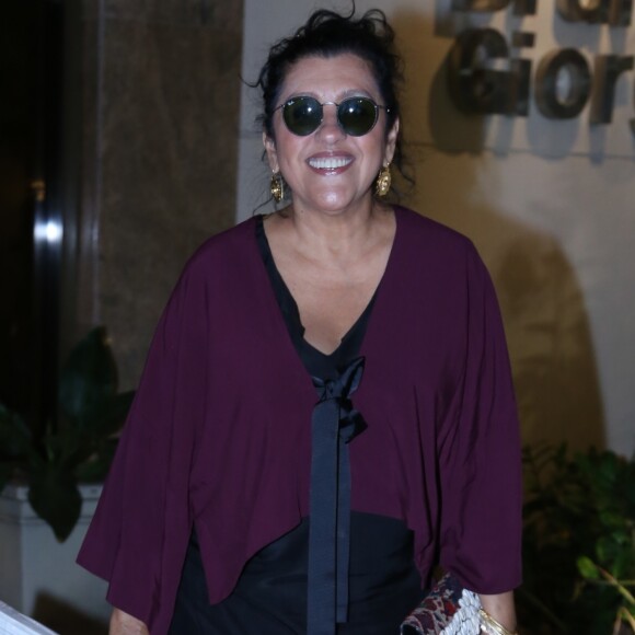 Regina Casé esteve no aniversário de 43 anos da cantora Preta Gil, no Rio de Janeiro, na noite desta terça-feira, 8 de agosto de 2017