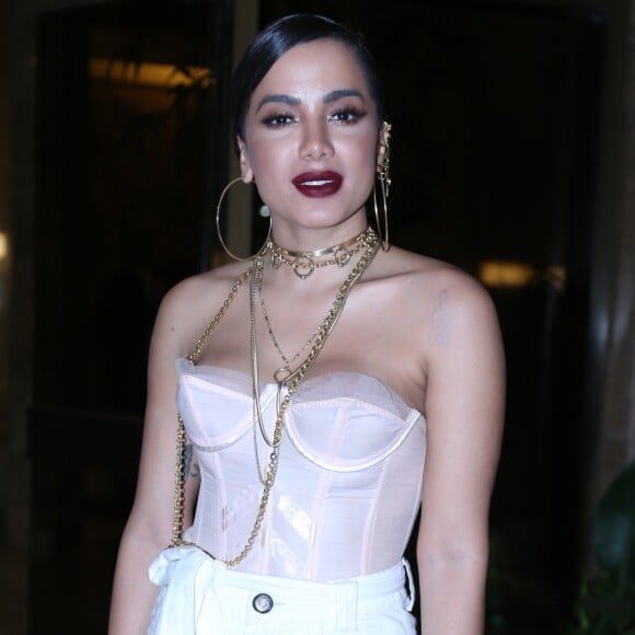 Anitta reaproveitou o look usado para apresentar o programa 'Música Boa Ao Vivo', do Multishow, para ir ao aniversário de 43 anos da cantora Preta Gil, no Rio de Janeiro, na noite desta terça-feira, 8 de agosto de 2017