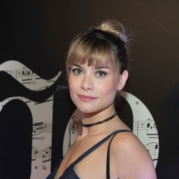 Alinne Moraes exibiu o cabelo com franja na pré-estreia do filme 'João, o Maestro', no Rio de Janeiro, na noite desta terça-feira, 8 de agosto de 2017